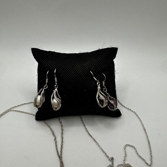 You get 2, 18kt GP, genuine black/white pearl earring and necklace double set!! - Picture 13 of 15